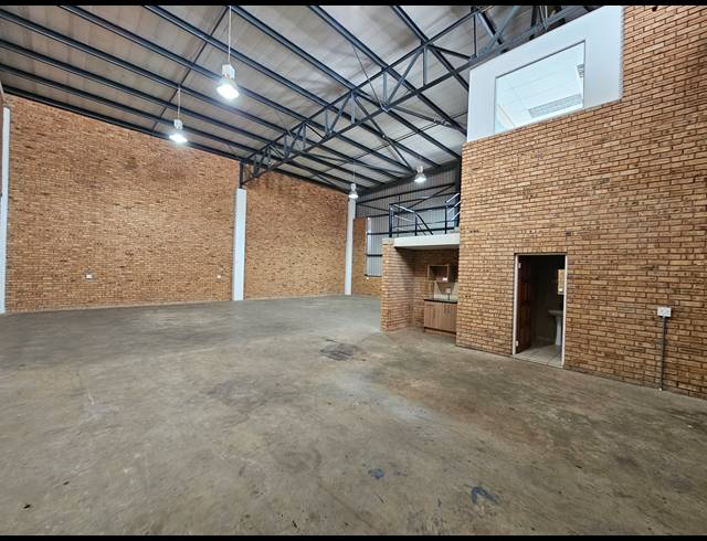 302M² MINI FACTORY TO LET IN LANSERIA
